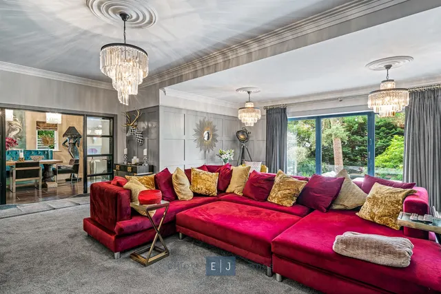 Photo 3 — Woodbury Hill, Loughton