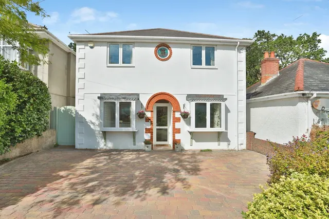 Heather Road, Bournemouth, photo 1