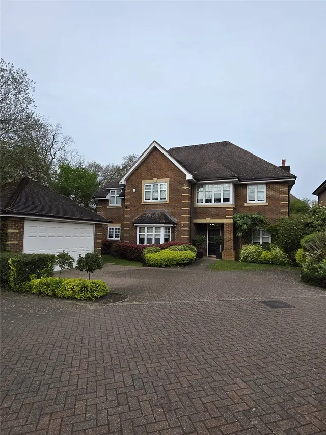 Photo 3 — Sandridge Close, Hadley Wood, Hertfordshire, EN4 0HB