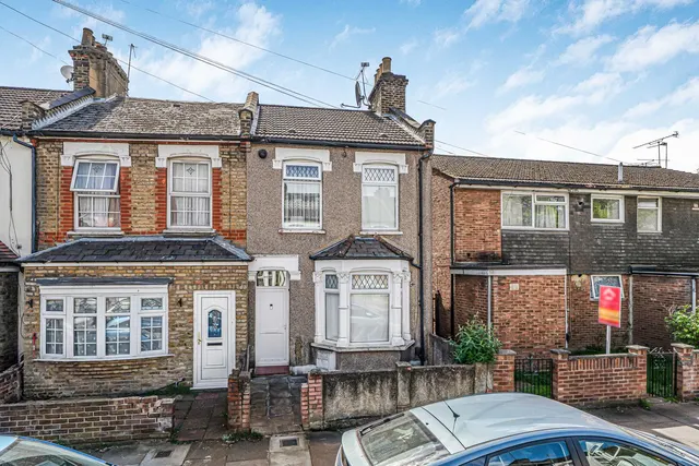 Lowden Road, London, N9, photo 1