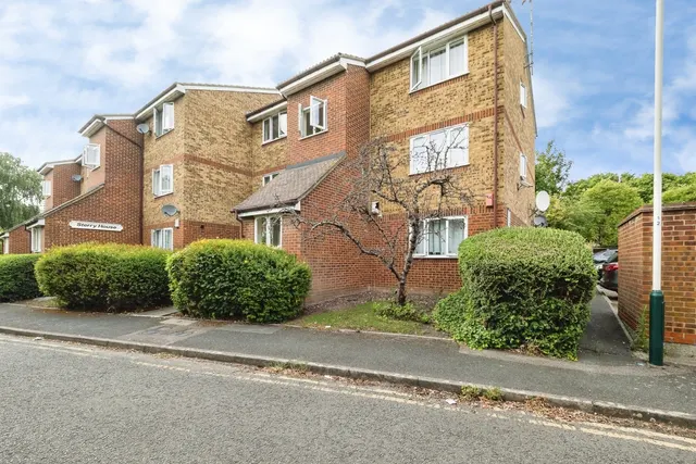 Stirling Close, Rainham, Essex, RM13, photo 1