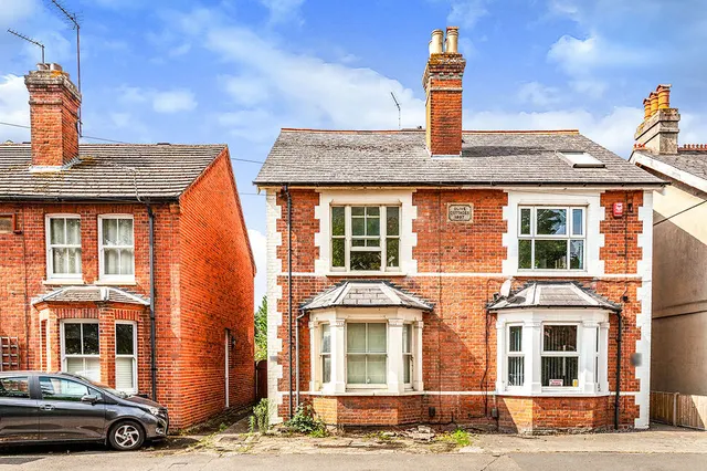 St. Judes Road, Englefield Green, Surrey, TW20, photo 1