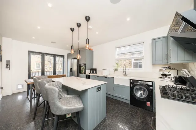Glasford Street, SW17, photo 1
