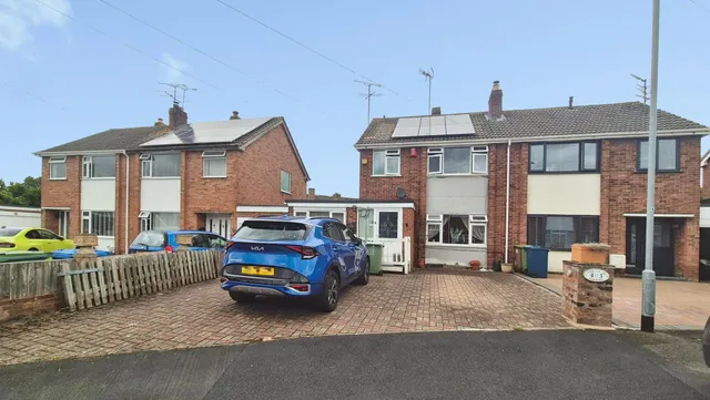 Tylecote Crescent, Great Haywood, ST18, photo 1