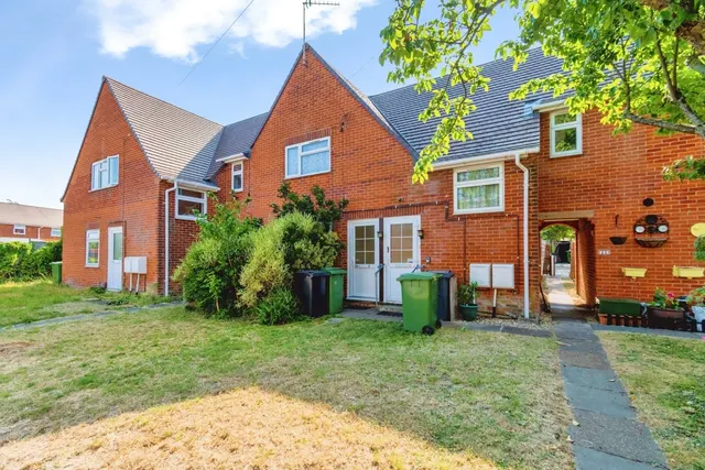 Stuart Crescent, Winchester, SO22, photo 1
