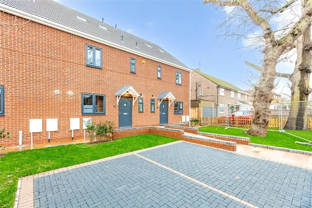 Wrexham Road, Noak Hill, Romford, Essex, RM3, photo 1