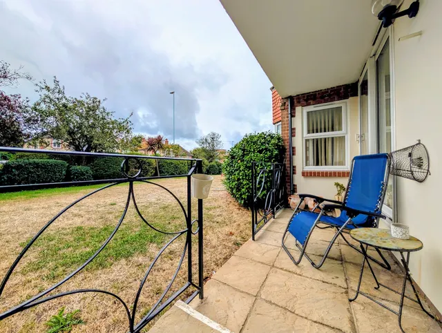 Westmead Gardens, Worthing, BN11, photo 2