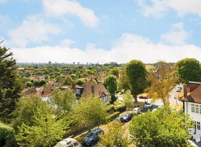 Photo 2 — Makepeace Avenue, Highgate, N6