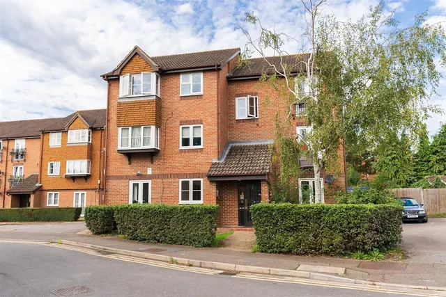 Knowles Close, Yiewsley, UB7, photo 1