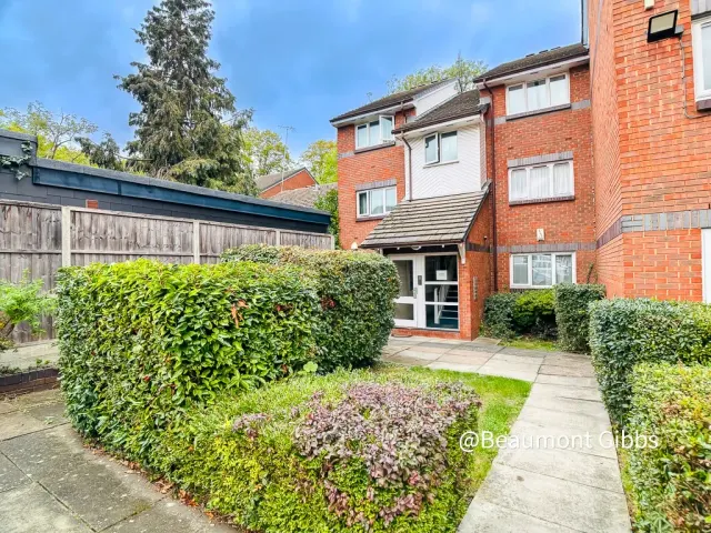 Matchless Drive, Shooters Hill, SE18, photo 1