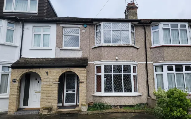 Dorchester Avenue, Palmers Green, N13, photo 1