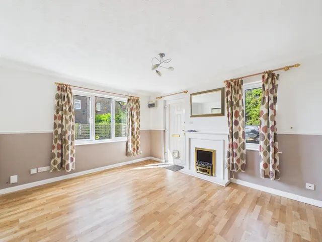 Photo 2 — Camden Place, Calcot, Reading, RG31