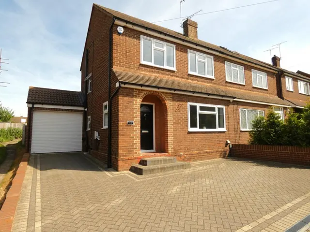 Osney Way, Gravesend, DA12, photo 1