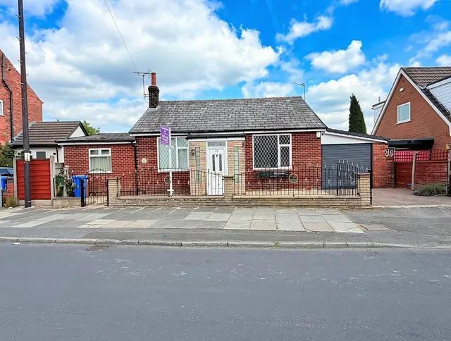 Whittles Avenue, Denton, M34, photo 1