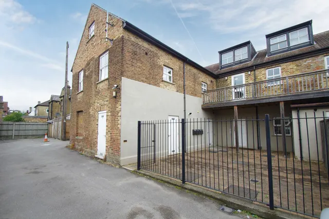 Watford, WD17, photo 1