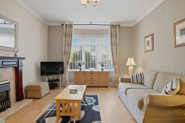 Photo 3 — 0/2 30 Penrith Drive, Kelvindale, G12 0DH