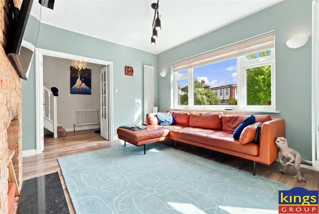 Latchett Road, London, photo 3