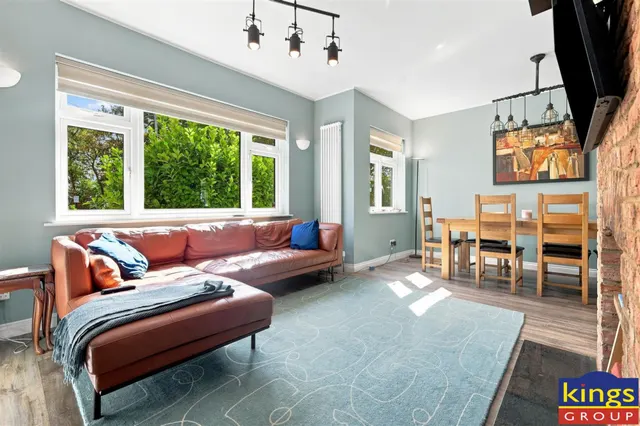 Latchett Road, London, photo 2