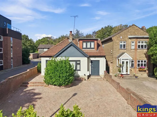 Latchett Road, London, photo 1