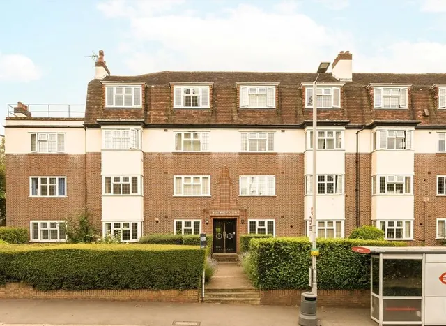 St. Mark's Hill, Surbiton, KT6, photo 1