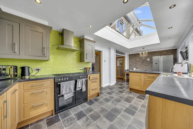 Photo 3 — Lynton Avenue, Romford, RM7 8NL