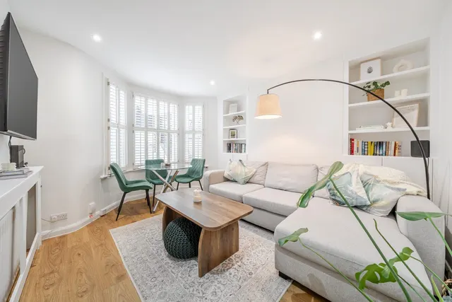 Queenstown Road, Battersea, London, SW8, photo 1