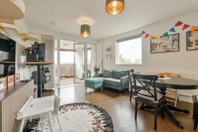 Photo 2 — 15 Beatty Court, Kenneth Way, LONDON