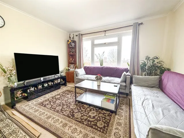 Photo 3 — Burlington Court, Aldershot, Hampshire, GU11 3EX