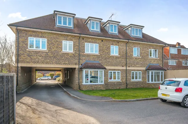 Frimley Green Road, Frimley Green, Camberley, Surrey, GU16 6LD, photo 1