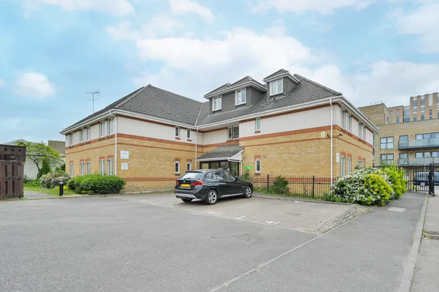 47 Dominion Close, Hounslow, photo 1