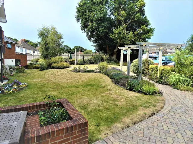 Photo 3 — Folland Court, Hamble, Southampton