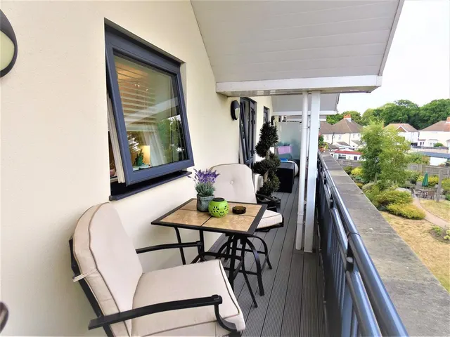 Folland Court, Hamble, Southampton, photo 1