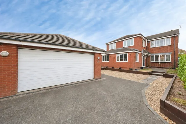 Photo 3 — Sandycliffe Close, Mansfield, Nottinghamshire, NG19