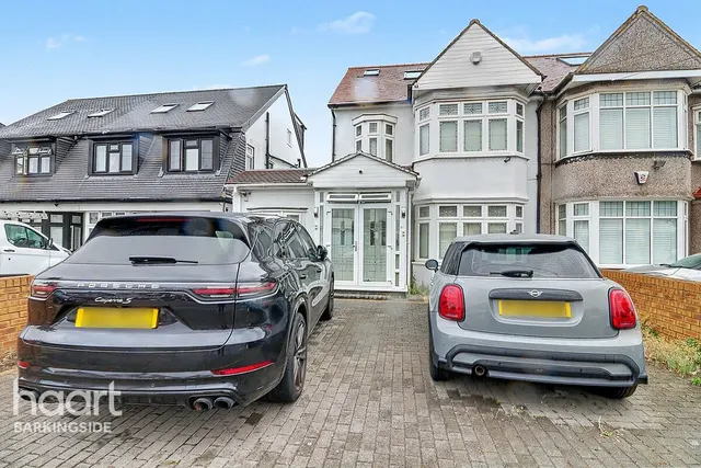 Wensleydale Avenue, Clayhall, IG5, photo 1