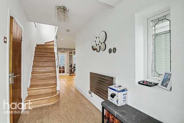 Wensleydale Avenue, Clayhall, IG5, photo 2