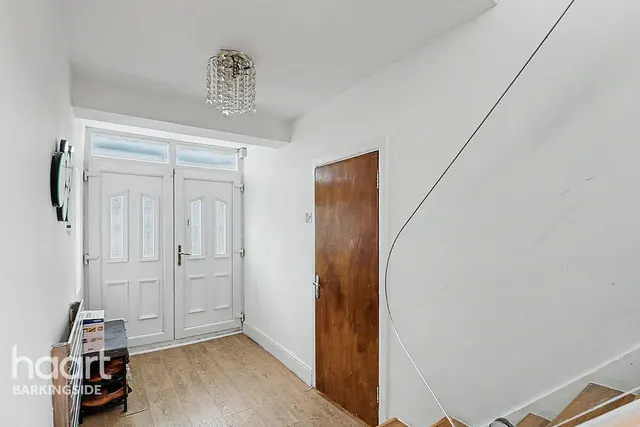 Wensleydale Avenue, Clayhall, IG5, photo 3