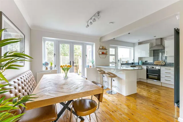 Photo 3 — Brunswick Place, Lymington, Hampshire, SO41 9EQ