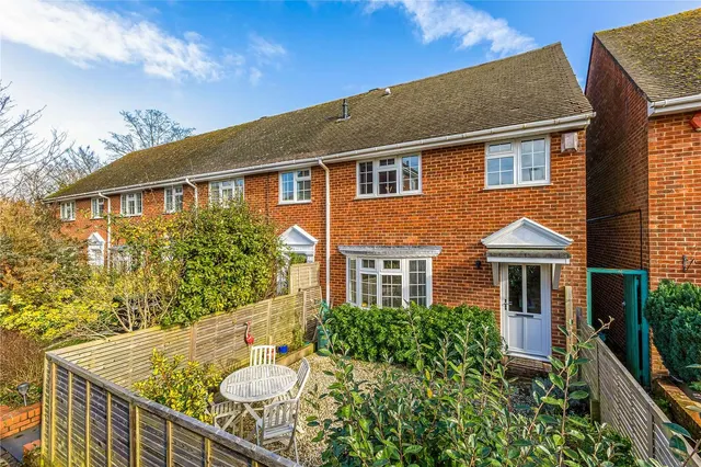 Brunswick Place, Lymington, Hampshire, SO41 9EQ, photo 1