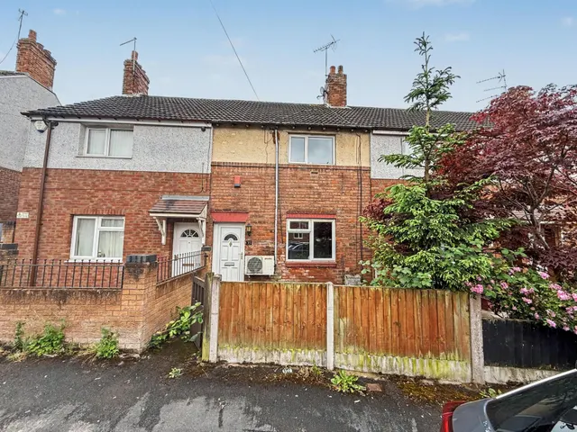 Hassam Avenue, Newcastle, ST5, photo 1