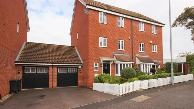 Brook Road, Buckhurst Hill, photo 1