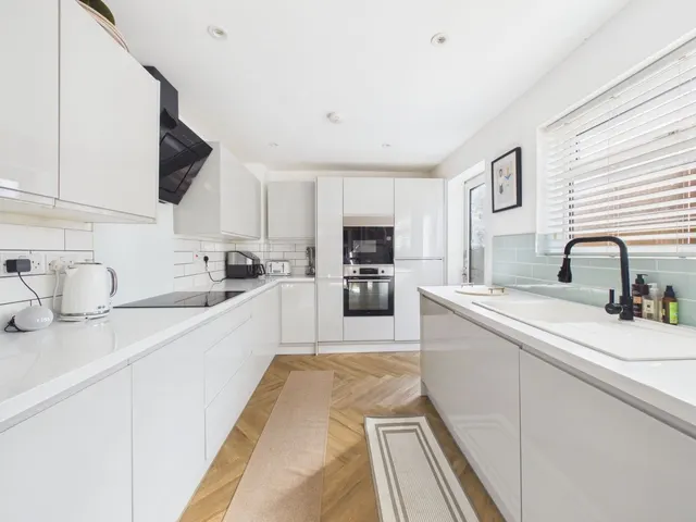 Brixworth Road, Creaton, NN6, photo 3