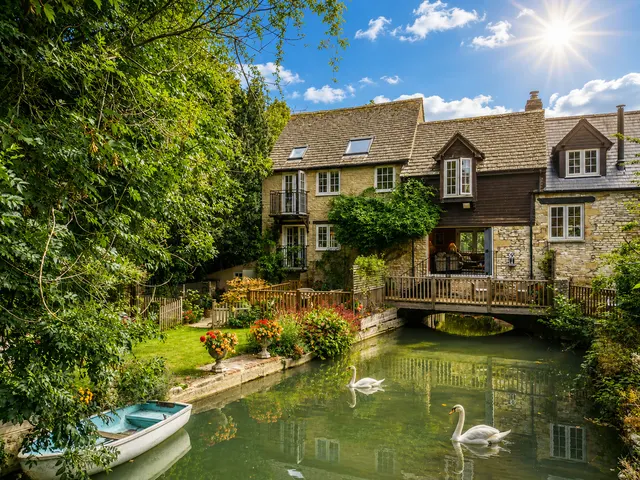 Witney Street, Burford, OX18, photo 1