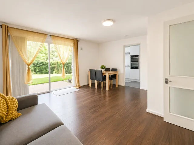 Photo 2 — Garrick Crescent, Croydon CR0