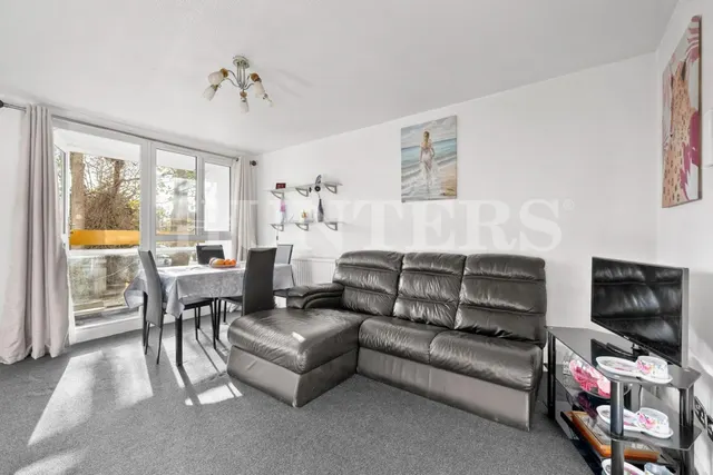 Lomond Close, London, N15, photo 1