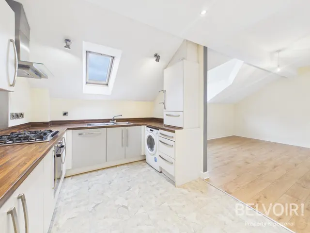Newcastle Road, Stone, ST15, photo 2