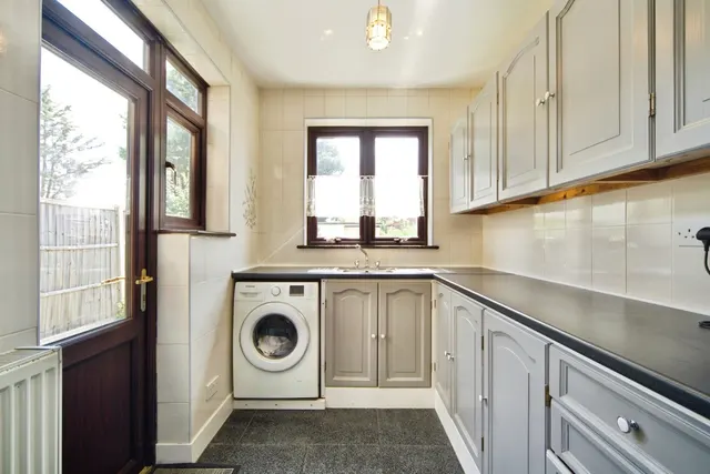 Photo 3 — Hamden Crescent, DAGENHAM, Essex, RM10