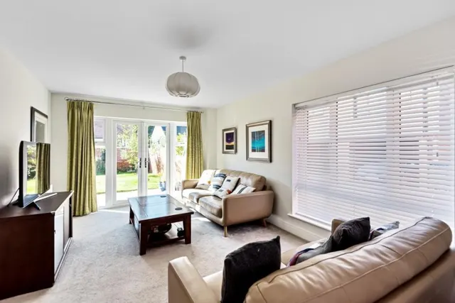 Kings Place, Woking, GU24, photo 2