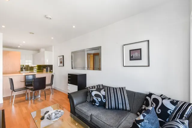 Juniper Drive, Wandsworth, SW18, photo 2