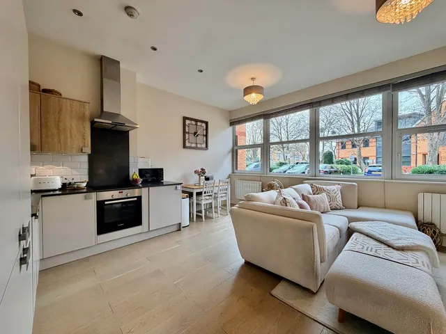 Furlong Road, Bourne End SL8 5AJ, photo 1
