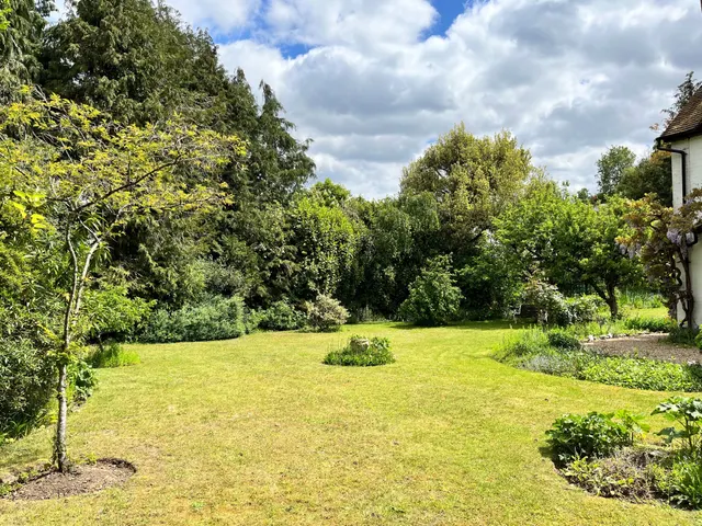 Photo 2 — Dean Lane, Cookham Dean, Maidenhead, SL6